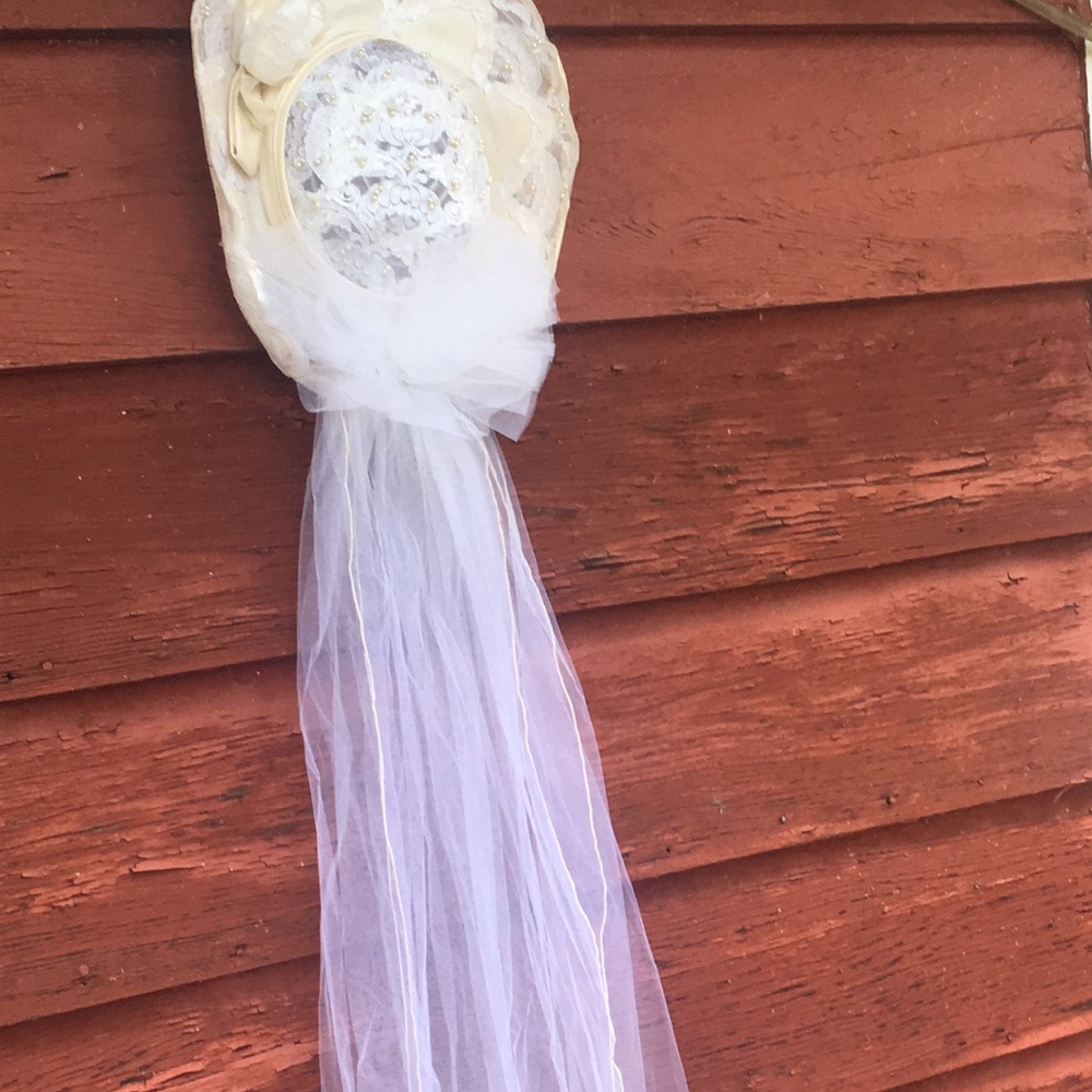 Vintage 1960’s T&G WEDDING HAT WITH VEIL